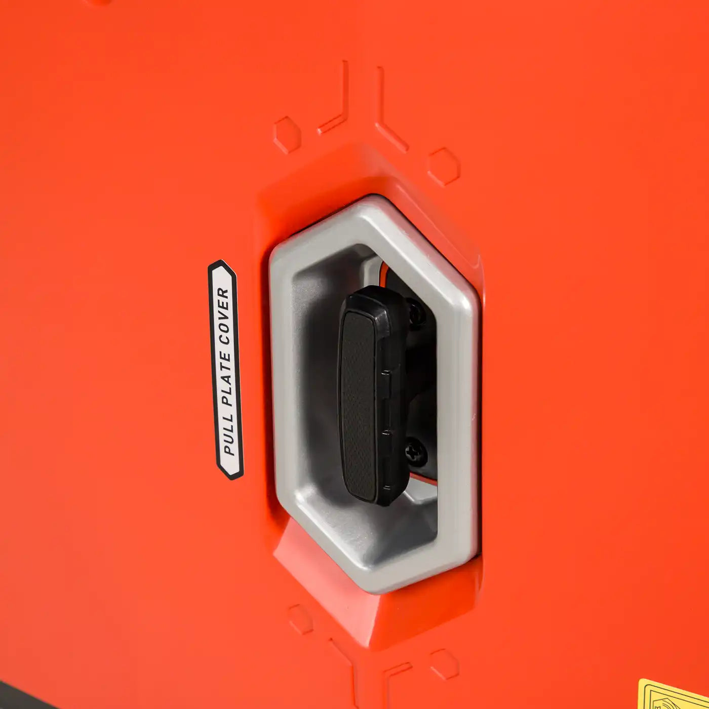 Close-up van de trekstarter aan de zijkant van de Invergi BS2500iS inverter aggregaat